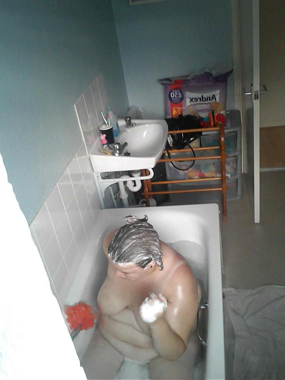 9P Bbw court me spyin on her in bath and opened her legs