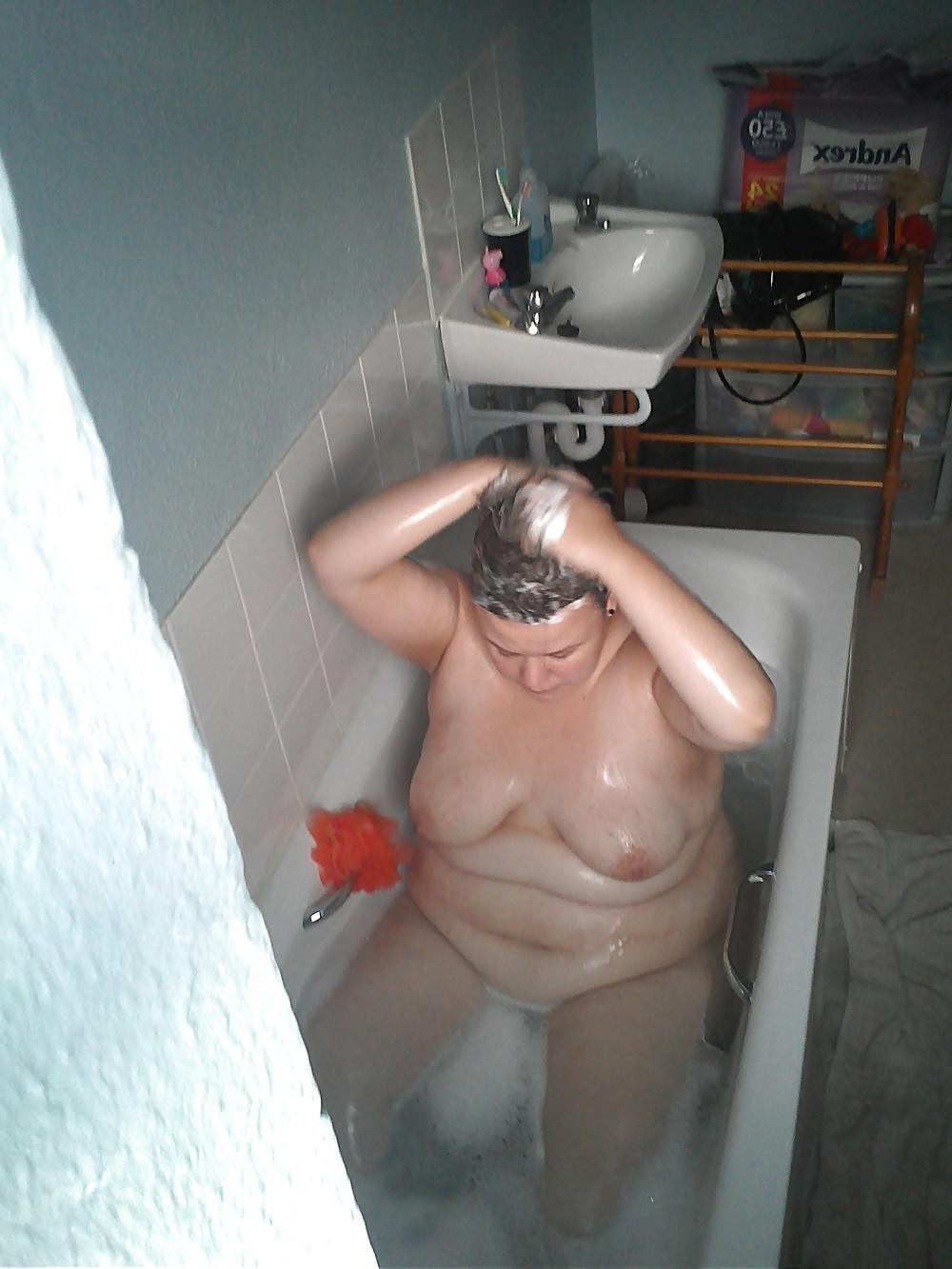 9P Bbw court me spyin on her in bath and opened her legs
