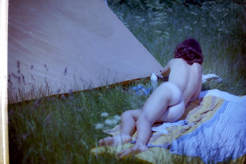 10P Freundin nackt beim Camping