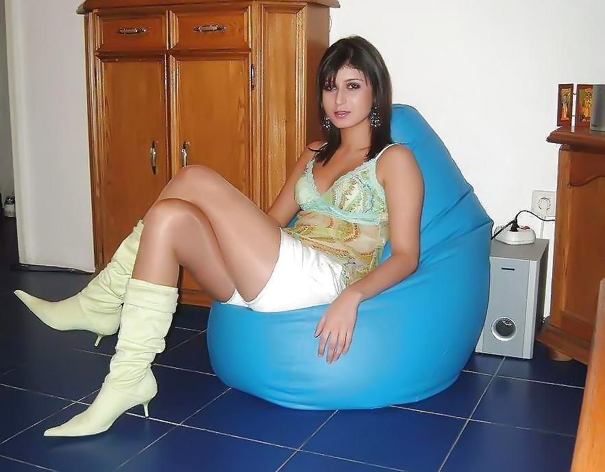 19P Teens and Bra