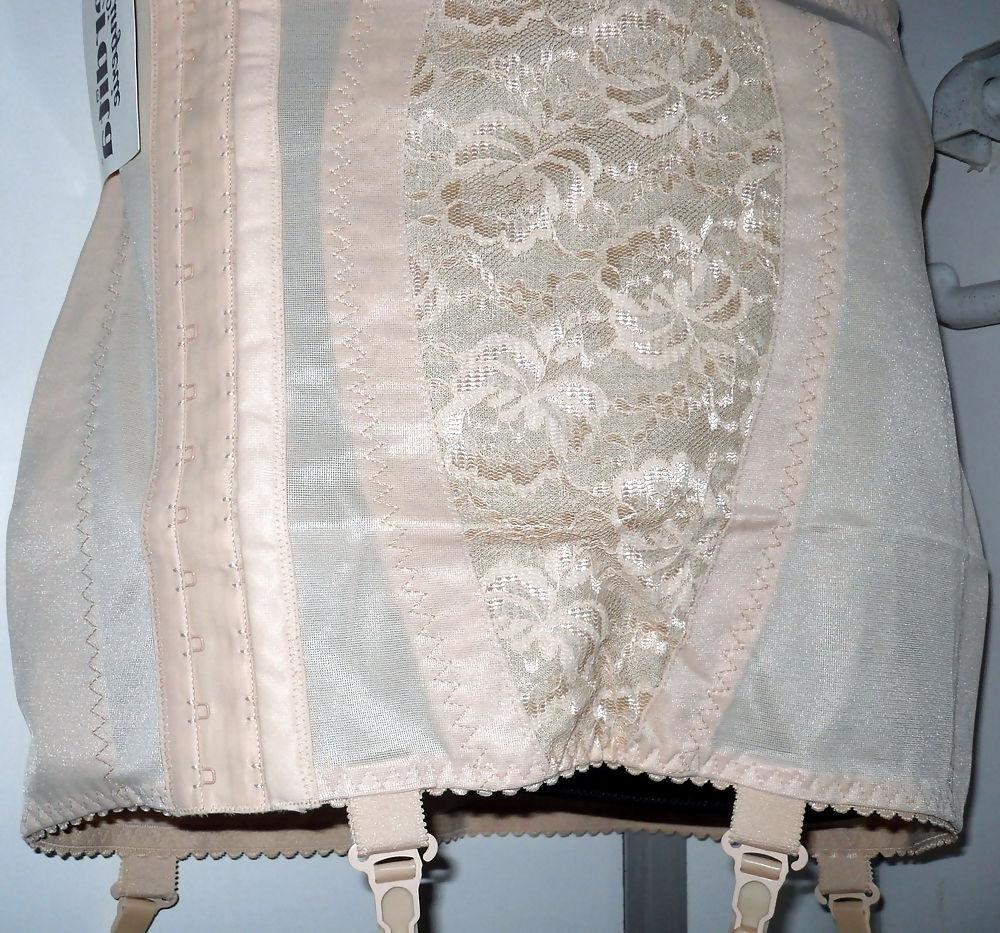 25P Pushuna's new open bottom girdle and pantygirdle