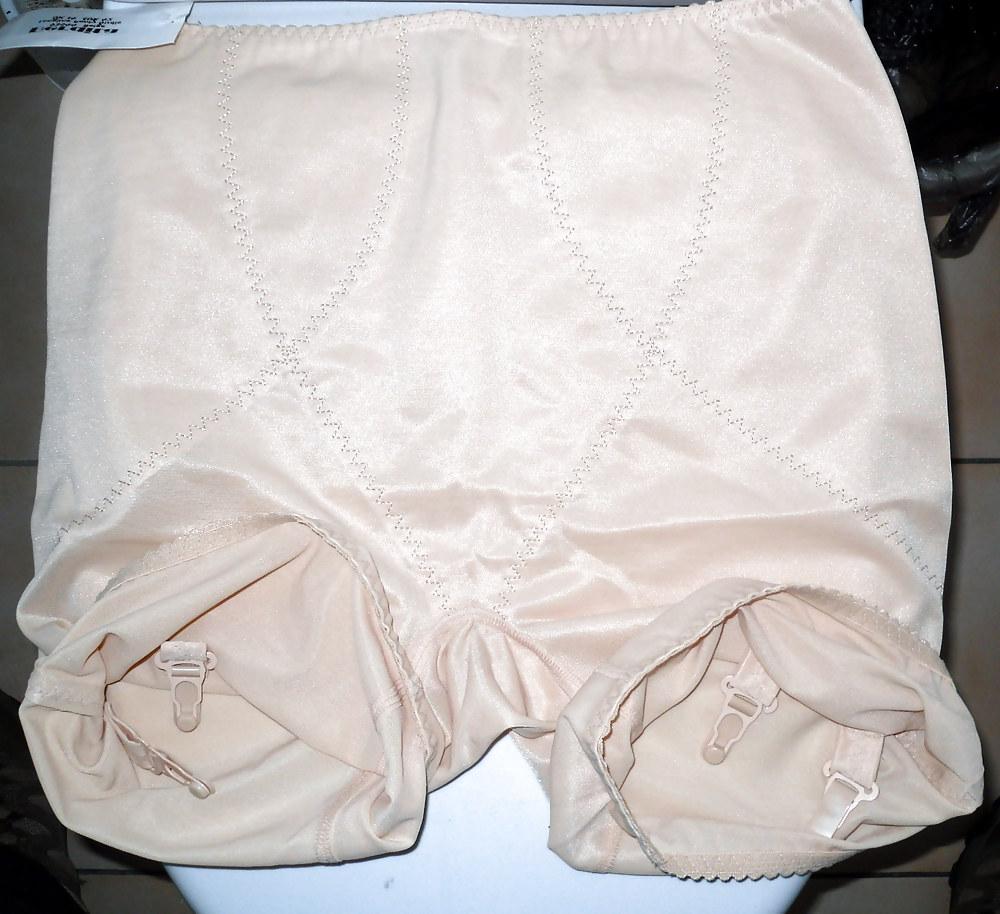 25P Pushuna's new open bottom girdle and pantygirdle