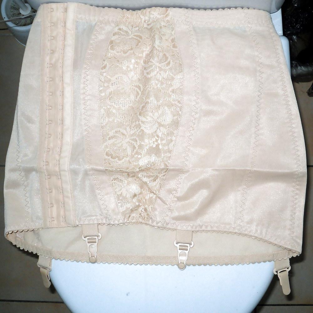 25P Pushuna's new open bottom girdle and pantygirdle