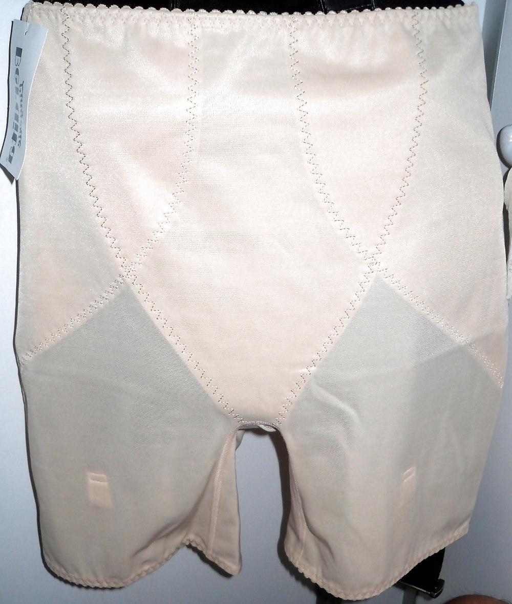25P Pushuna's new open bottom girdle and pantygirdle