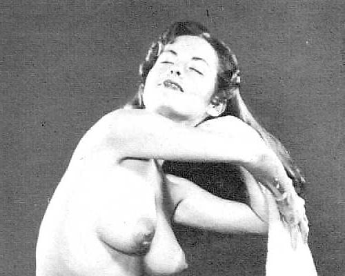 9P Hot vintage brunette having a bath