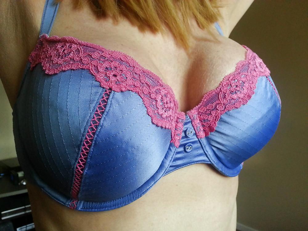 25P Woman their sell bra on the net 