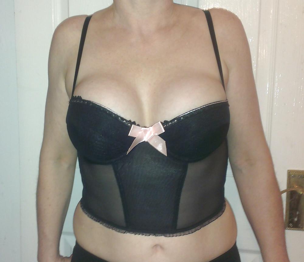 19P Woman their sell bra on the net 