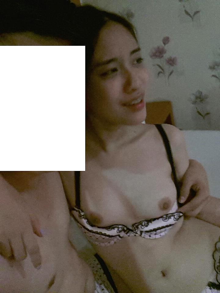 21P Korean Ex-Girlfriend Bikini Topless