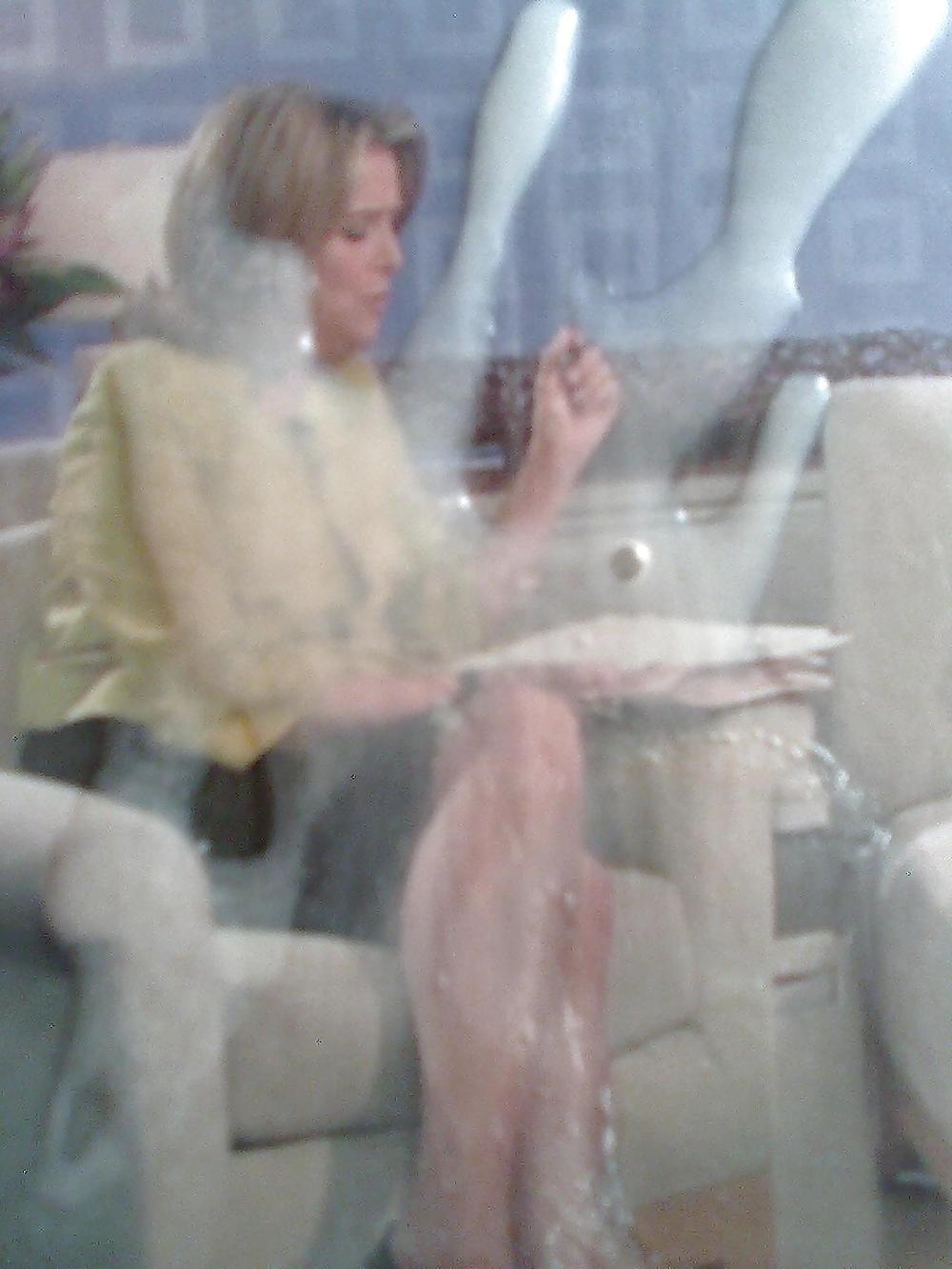 15P Cum on Meredith Vieira calf . 