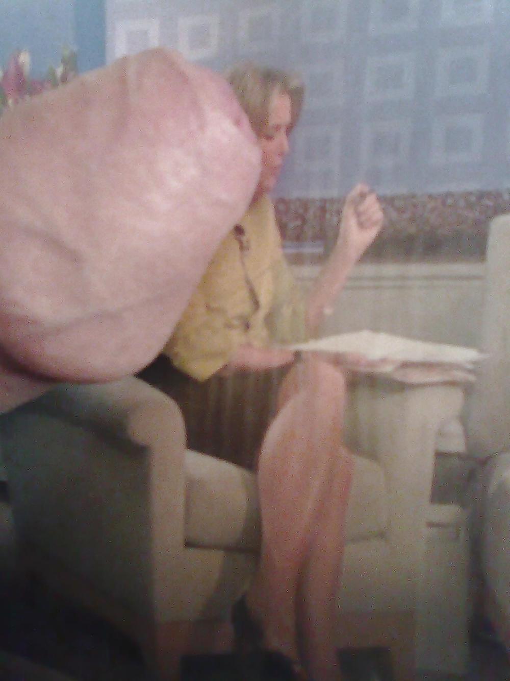 15P Cum on Meredith Vieira calf . 