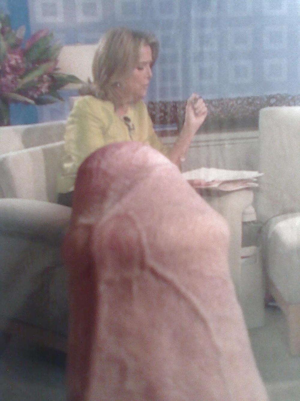 15P Cum on Meredith Vieira calf . 