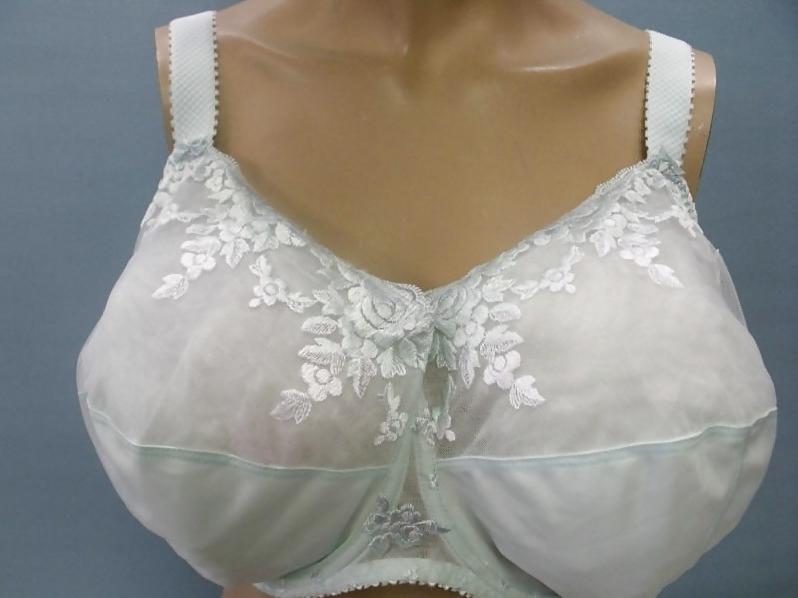 14P Unbekanntes Modell – Fantasie Cally Bra
