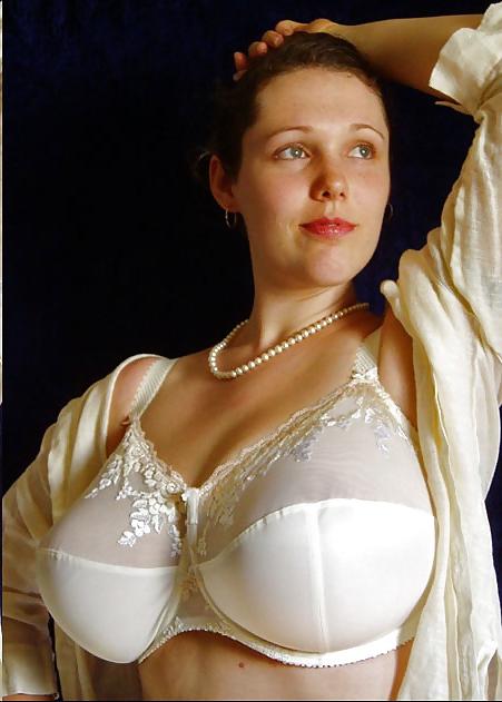 14P Unbekanntes Modell – Fantasie Cally Bra