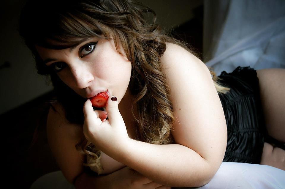 25P Hot midget babe