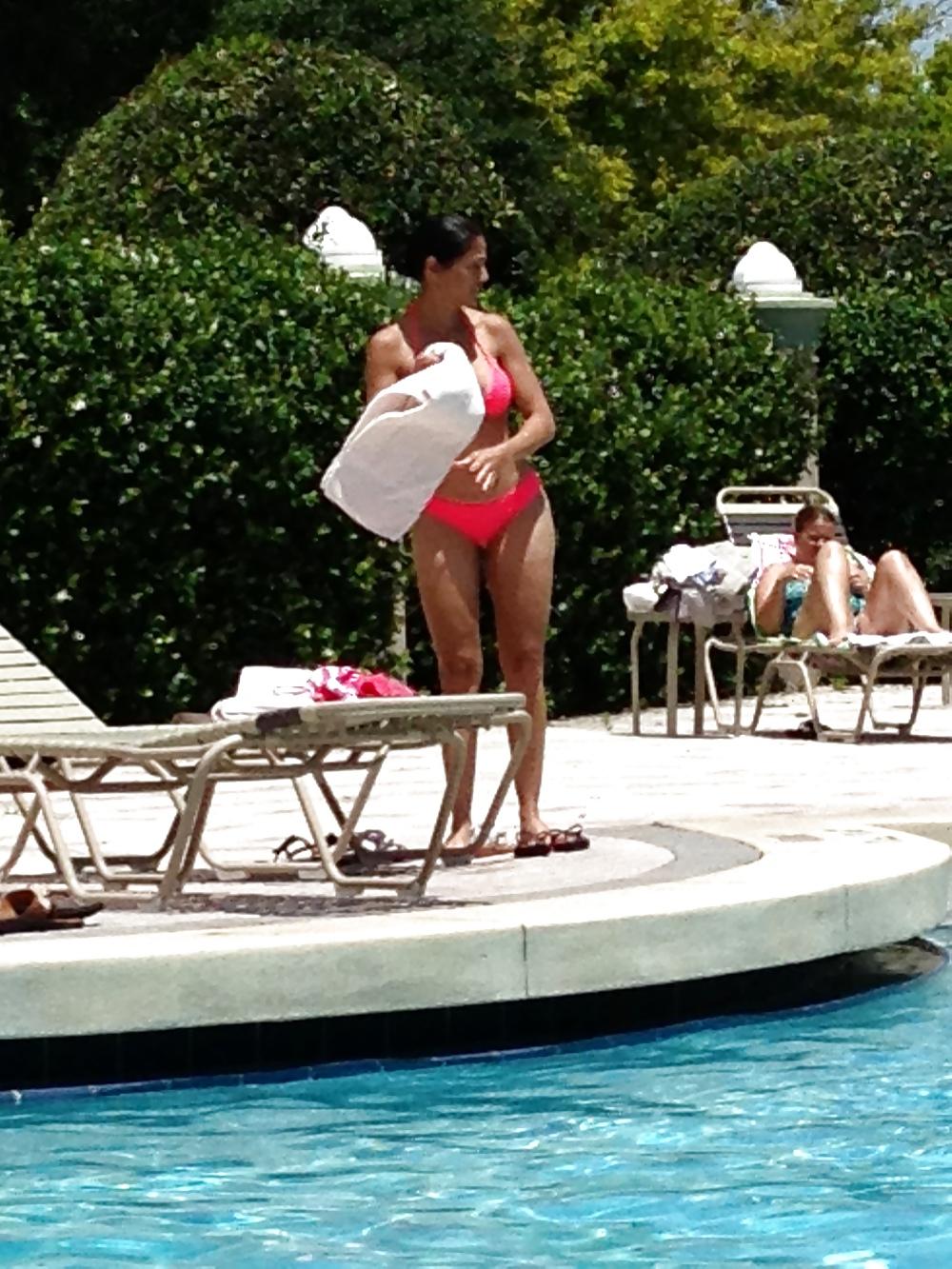 25P Young Milf at the pool