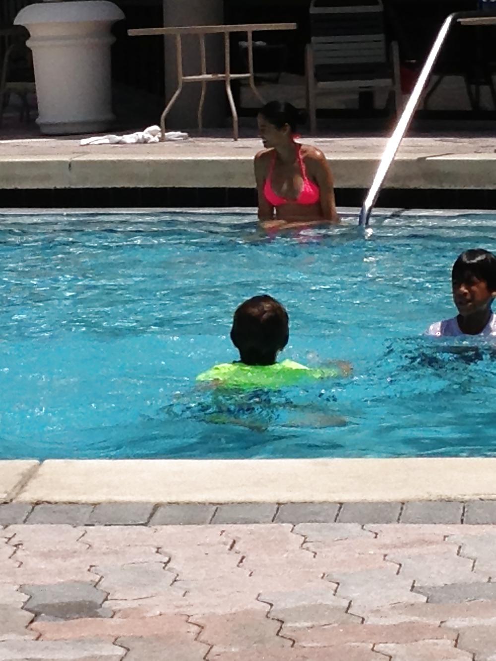 25P Young Milf at the pool