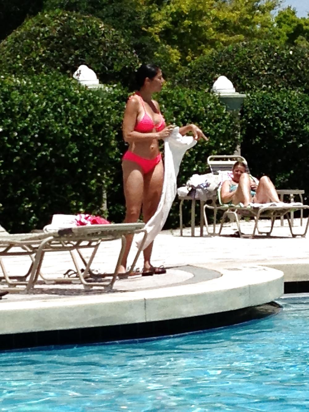 25P Young Milf at the pool