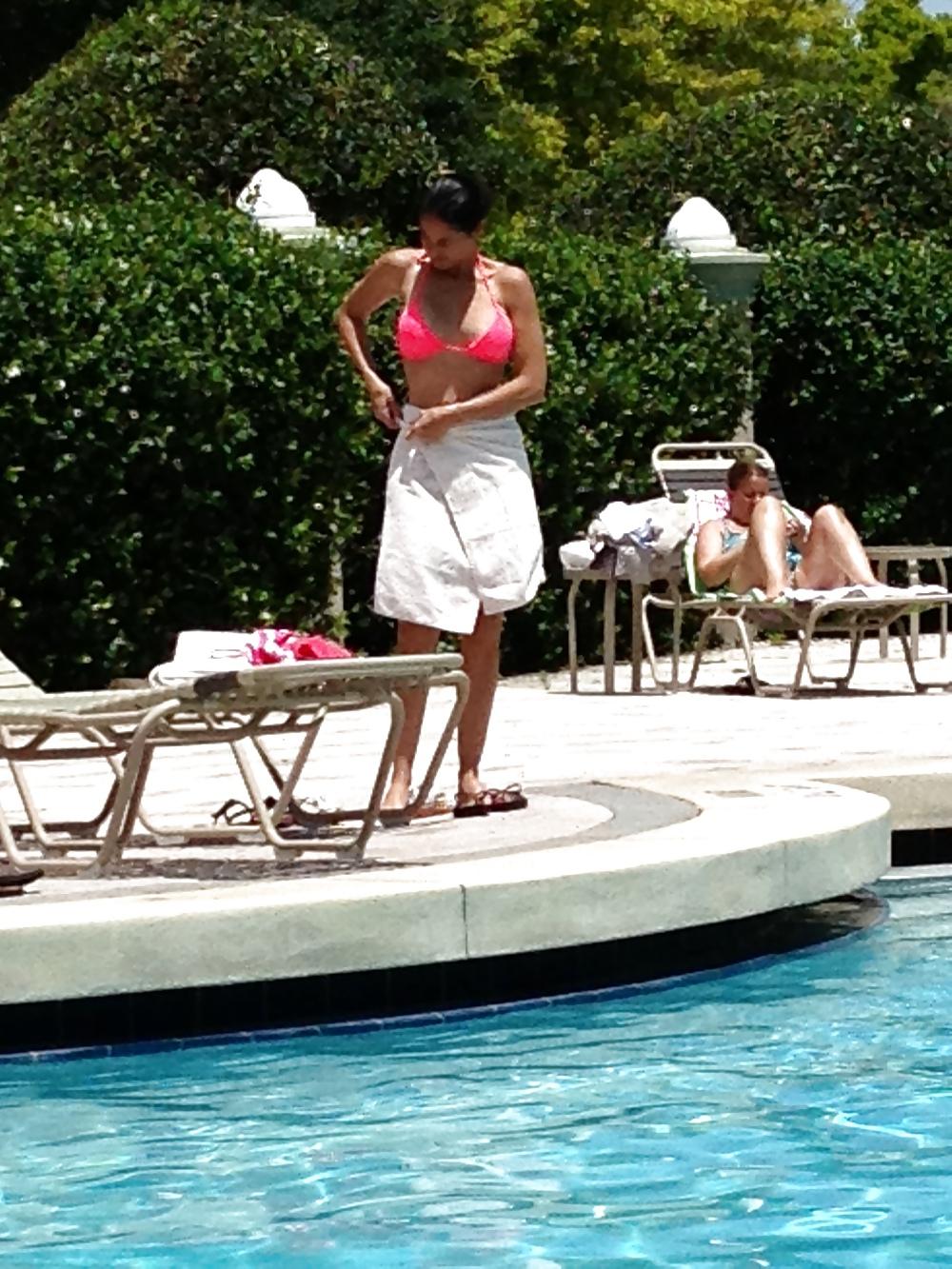 25P Young Milf at the pool