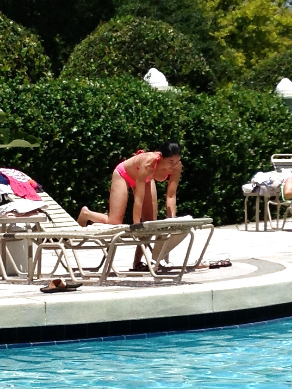 25P Young Milf at the pool