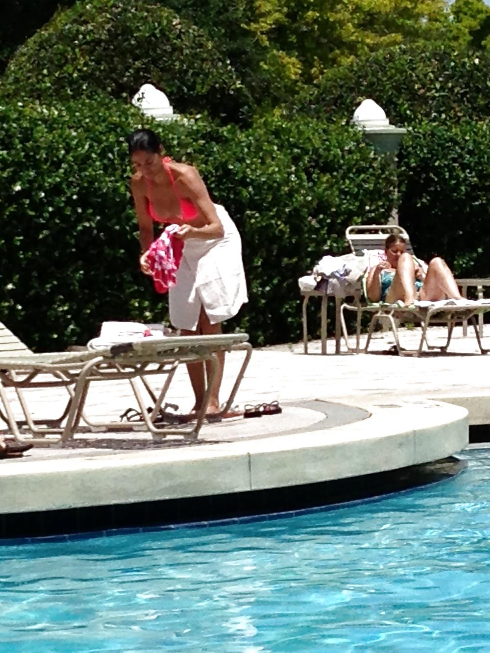 25P Young Milf at the pool