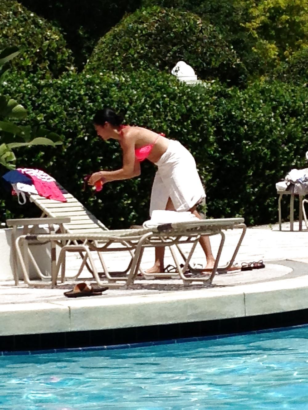 25P Young Milf at the pool