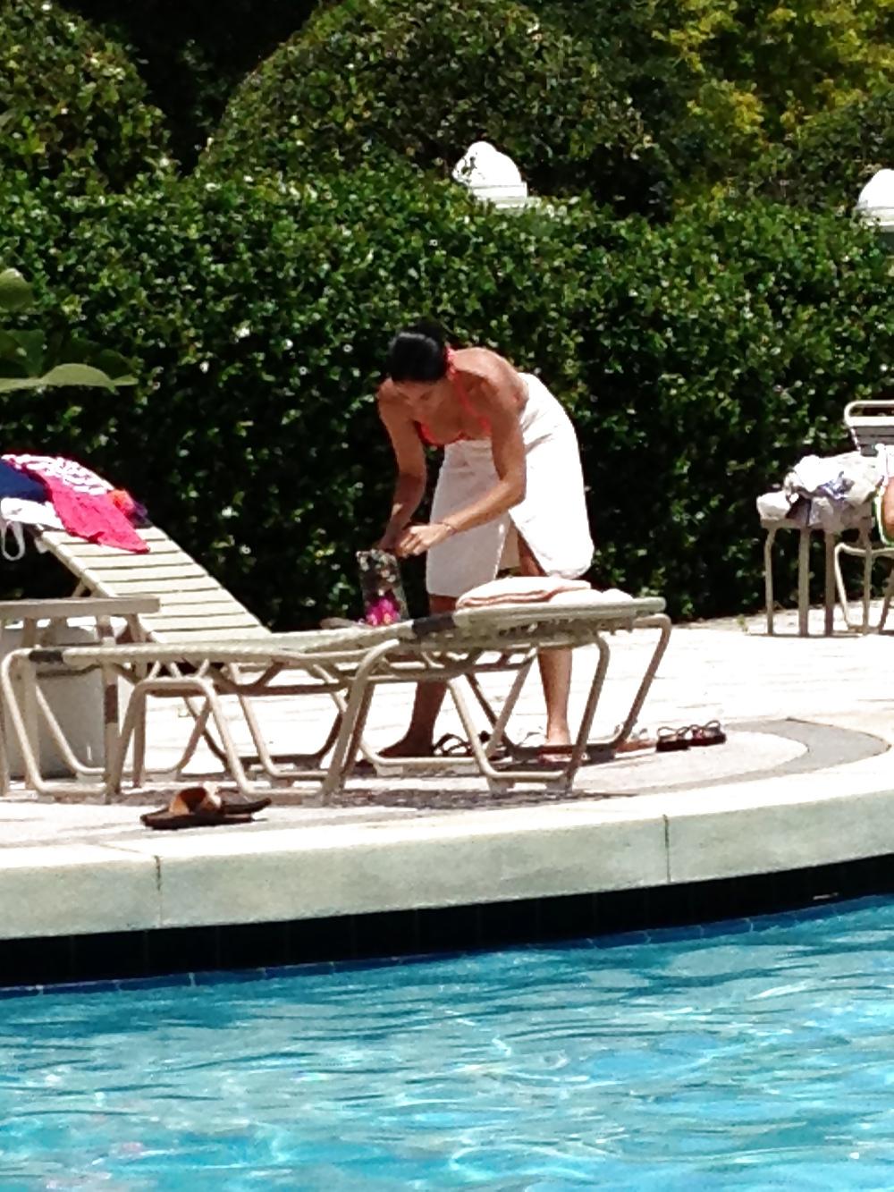 25P Young Milf at the pool