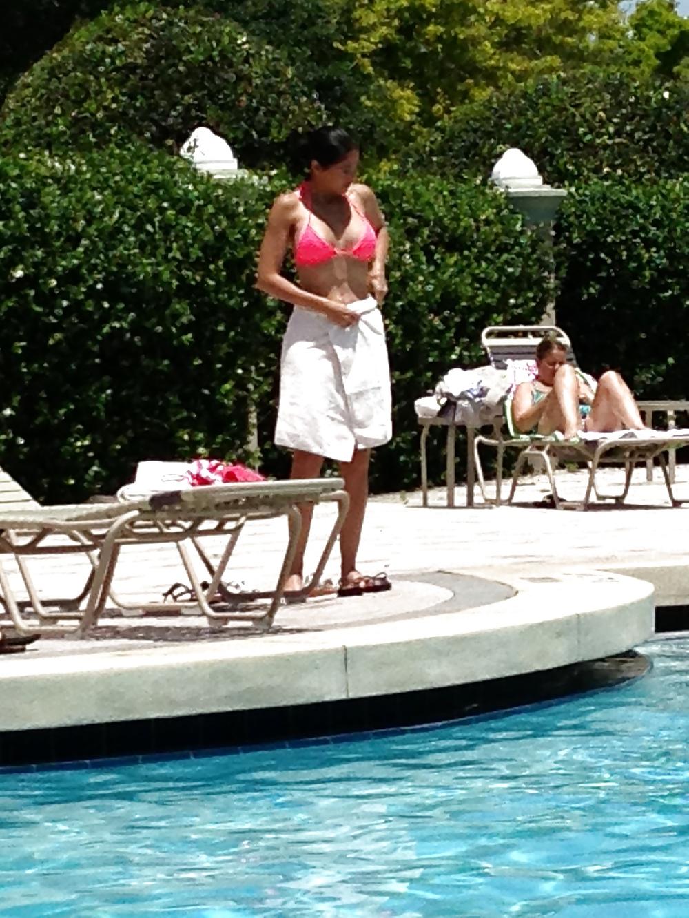 25P Young Milf at the pool