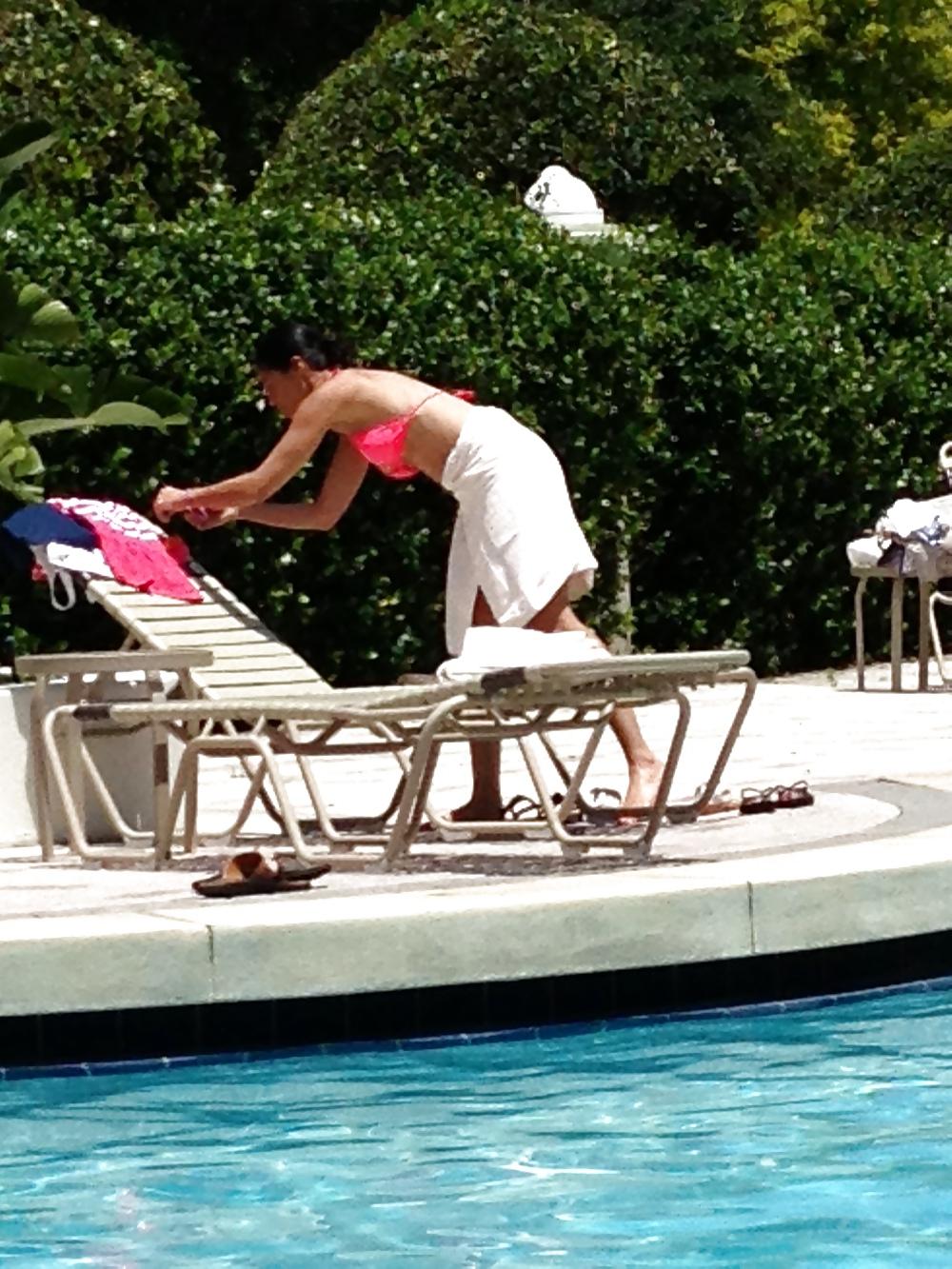 25P Young Milf at the pool