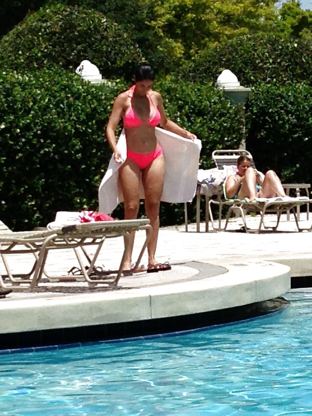 25P Young Milf at the pool