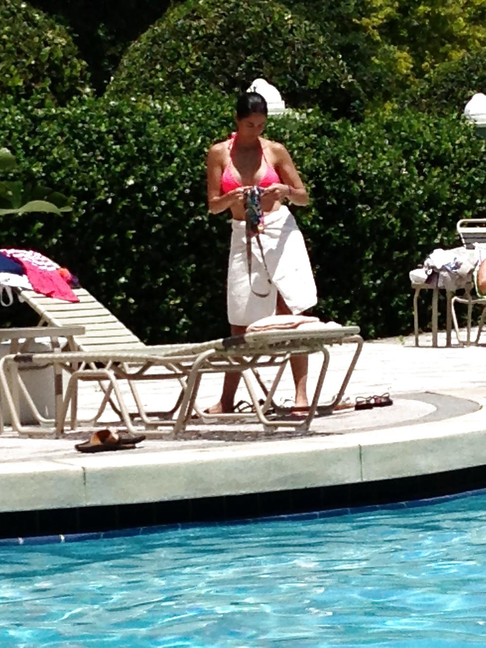 25P Young Milf at the pool
