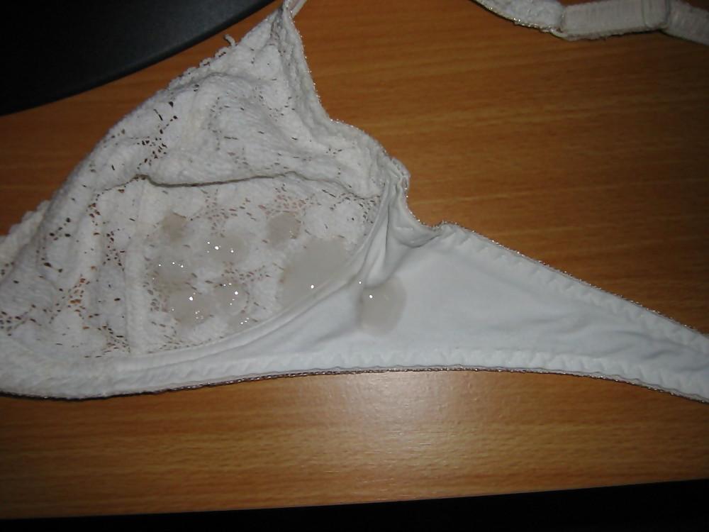 15P Bra Cum Shots
