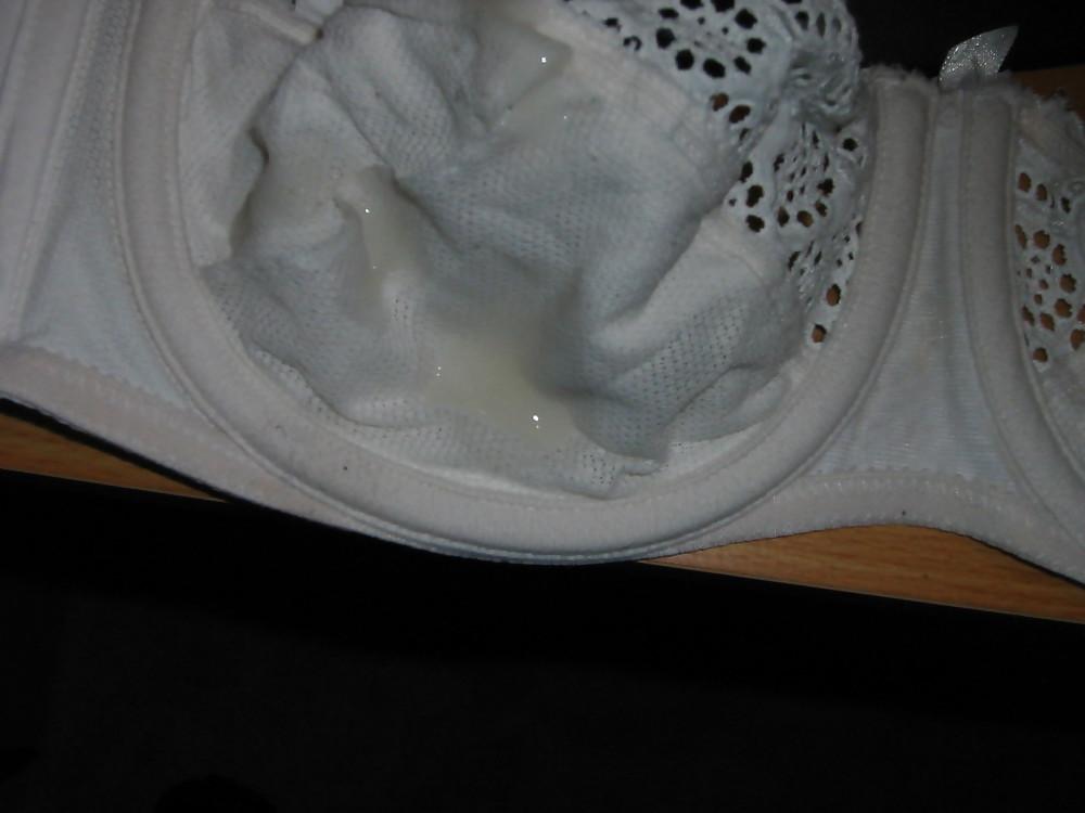 15P Bra Cum Shots