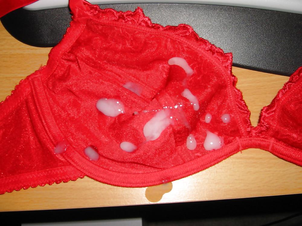 15P Bra Cum Shots
