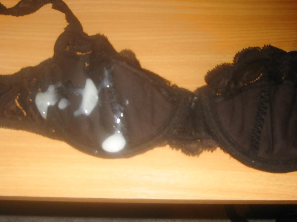 15P Bra Cum Shots