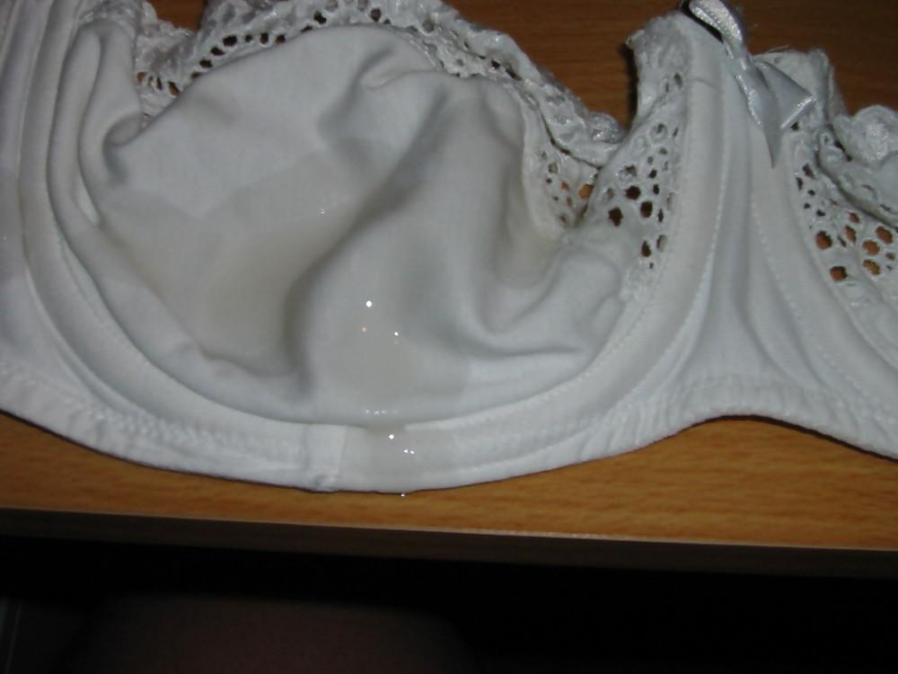 15P Bra Cum Shots