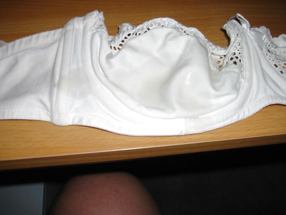 15P Bra Cum Shots