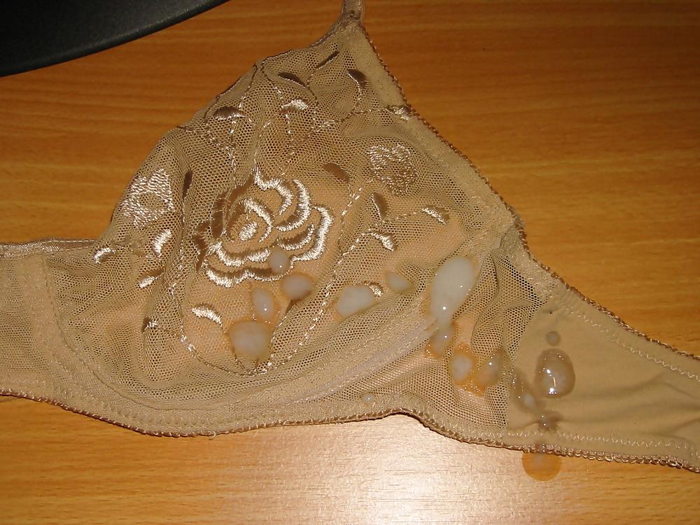 15P Bra Cum Shots