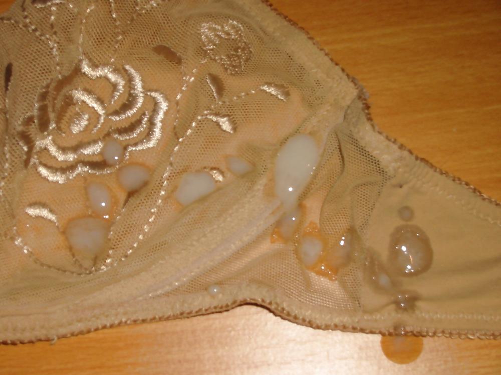 15P Bra Cum Shots