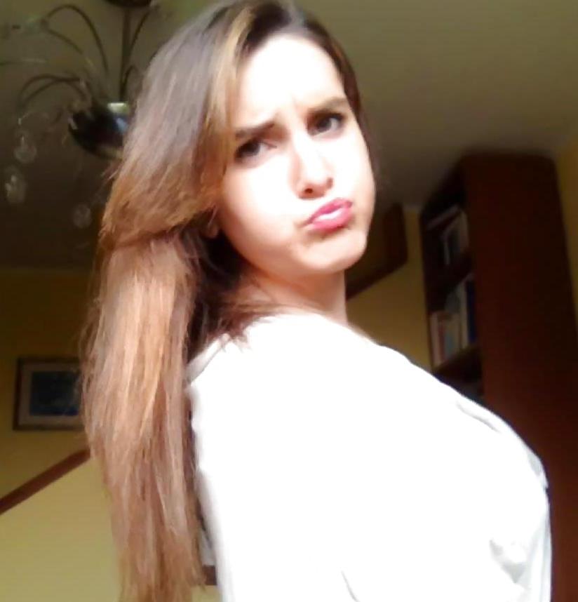 10P Giulia - Webcam Tease 