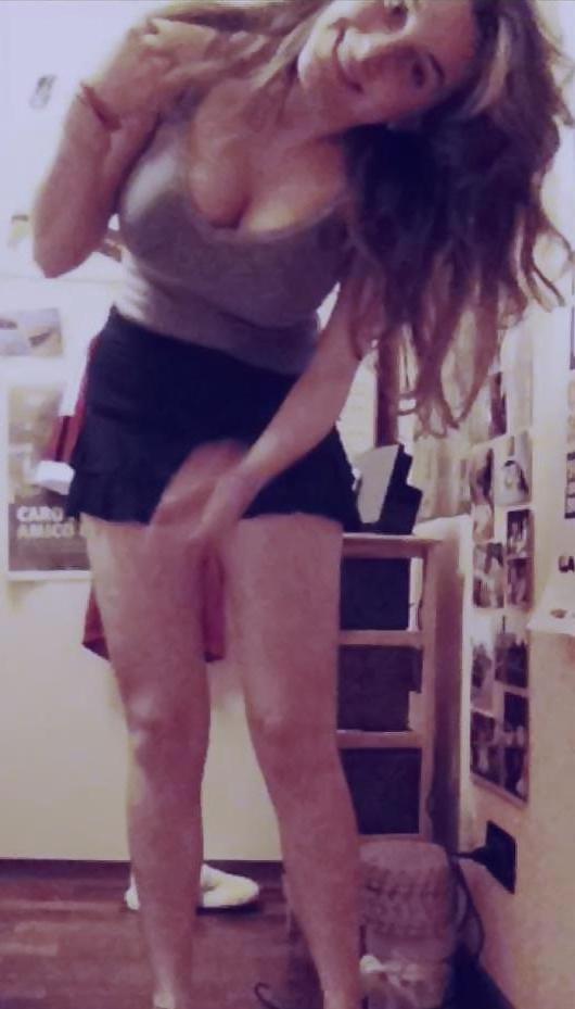 10P Giulia - Webcam Tease 