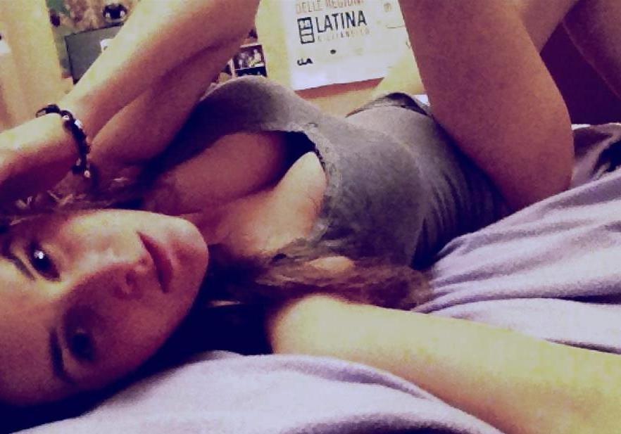 10P Giulia - Webcam Tease 