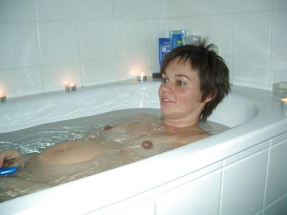25P Pregnant Amateurs In The Bath