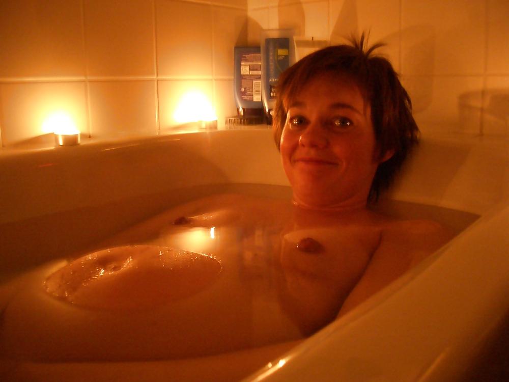 25P Pregnant Amateurs In The Bath
