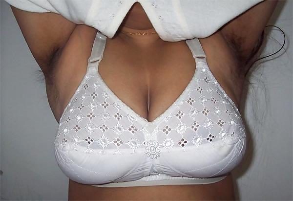 8P WIFE IN WHITE AND BLACK BRA