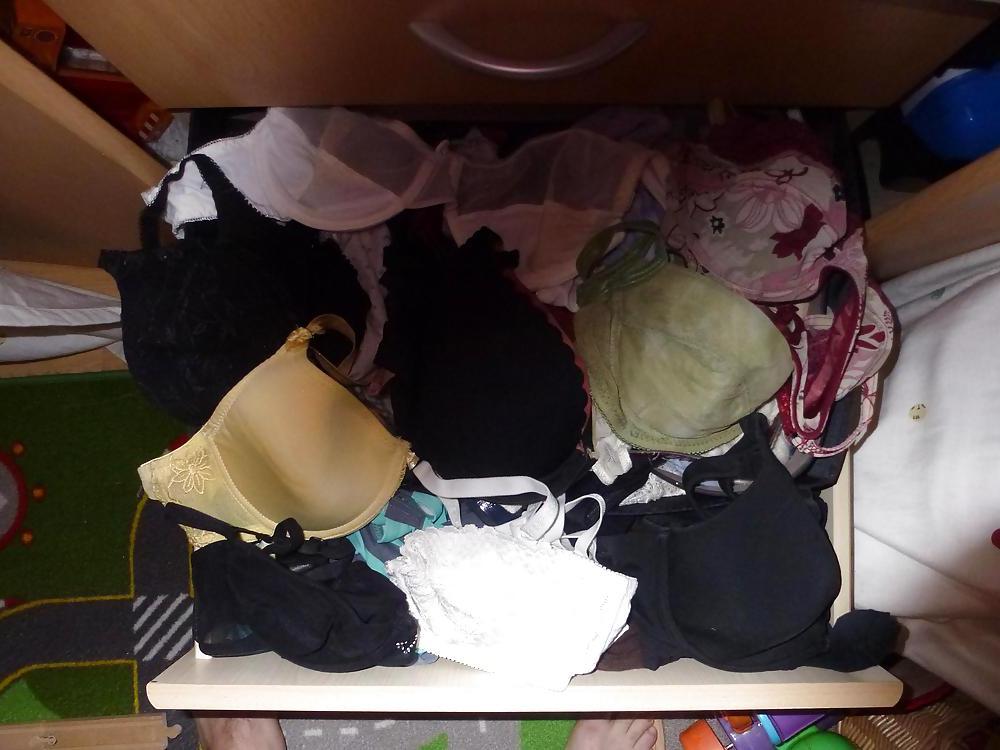 20P Cum on my Wife's bras