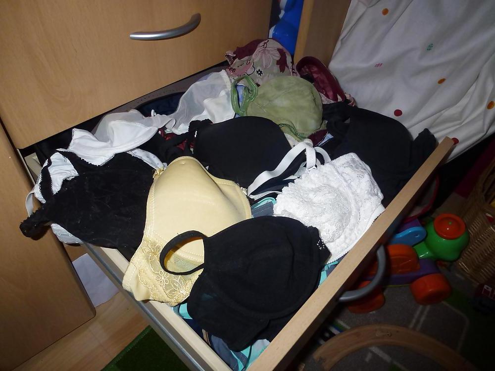 20P Cum on my Wife's bras