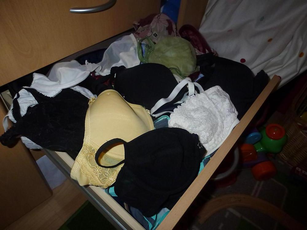 20P Cum on my Wife's bras