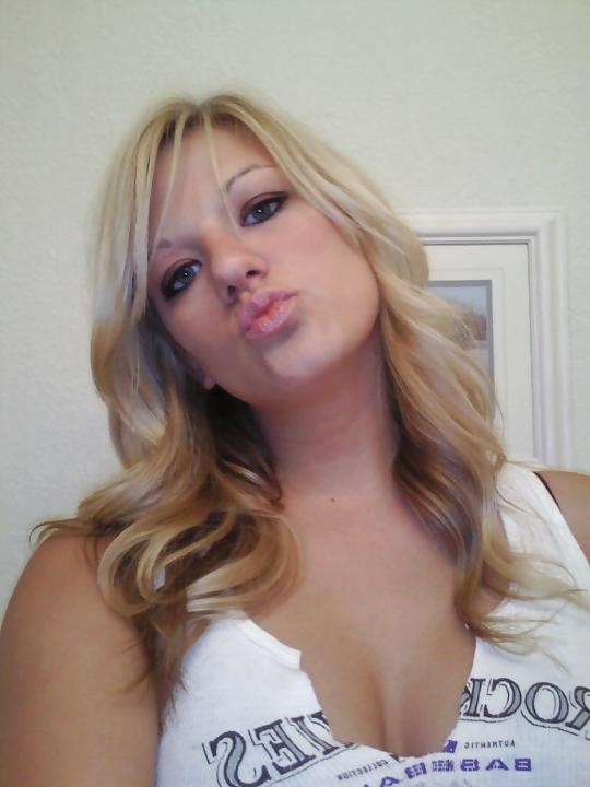 12P Pretty Blonde Girl Take Pics Of Her Breasts
