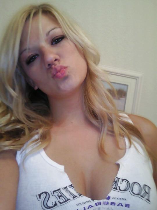 12P Pretty Blonde Girl Take Pics Of Her Breasts