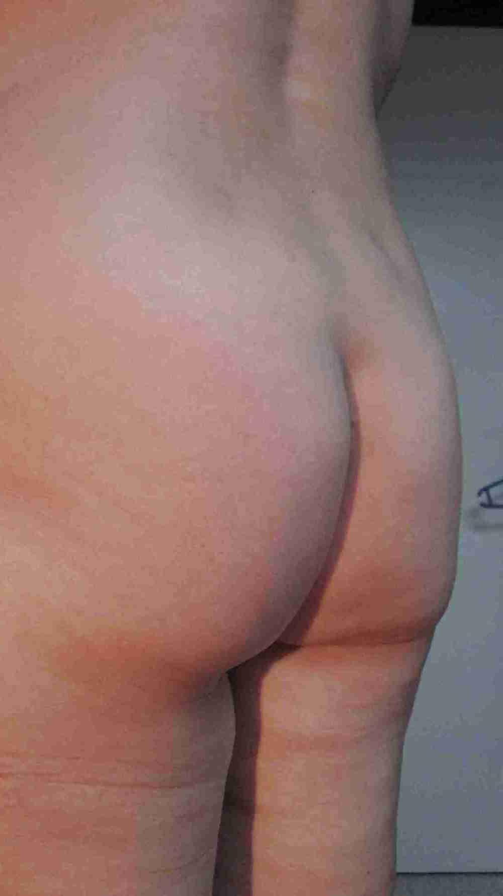 21P Lizann zeigt Arsch und Fotze. Lizann posing Ass and Cunt